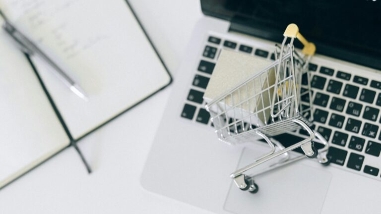 Grey Minimalist Tips Blog Banner (5)